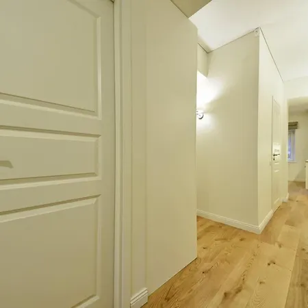 Domillion 3bdr 2baths President Palace Park L419a * Вильнюс